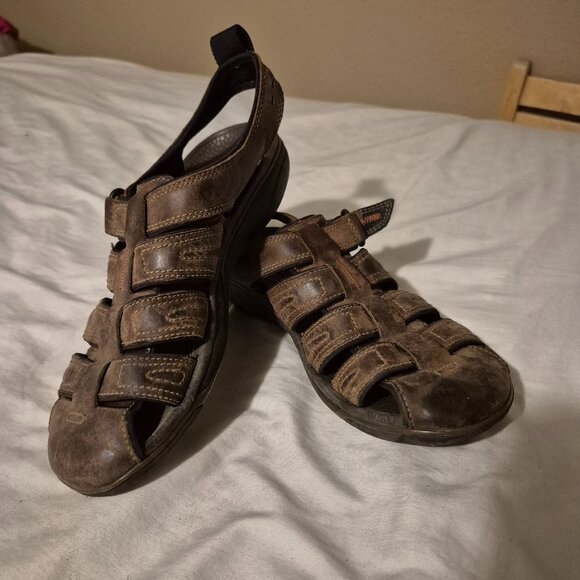 Clarks Walkford Fish Tumbled Leather Sandals - 8.5 - Picture 1 of 6